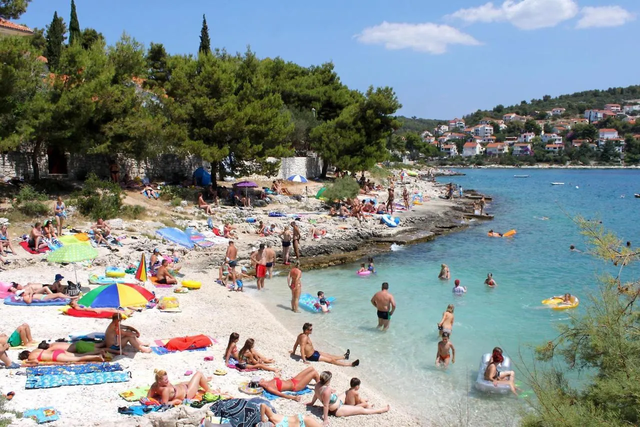 Apartments By The Sea Rastici, Ciovo - 8619 تروغير